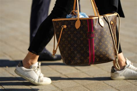 louis vuitton neverfull price history.